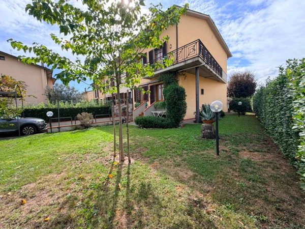 casa indipendente in vendita a Campi Bisenzio in zona San Cresci