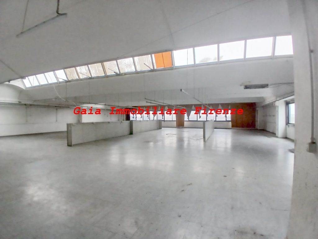 locale commerciale in vendita a Campi Bisenzio in zona Capalle