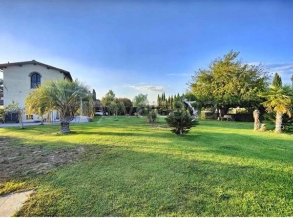 casa indipendente in vendita a Campi Bisenzio