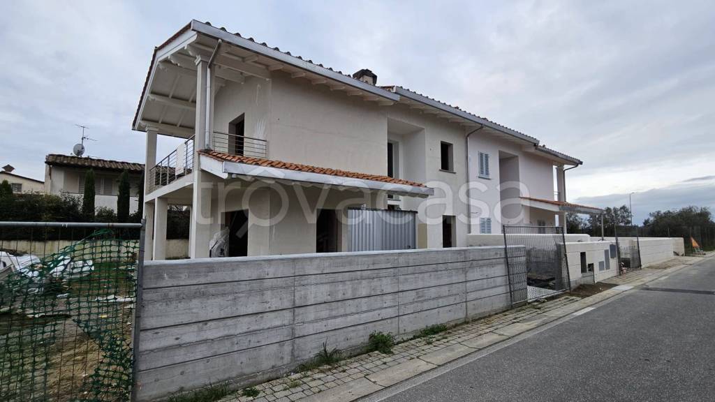 casa indipendente in vendita a Capraia e Limite