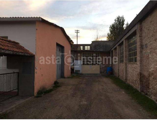 negozio in vendita a Capraia e Limite