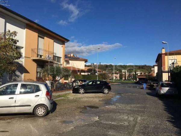 negozio in vendita a Capraia e Limite
