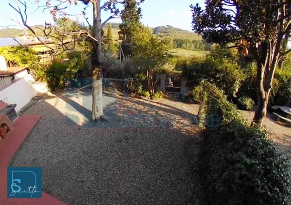 casa indipendente in vendita a Capraia e Limite