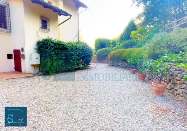 casa indipendente in vendita a Capraia e Limite