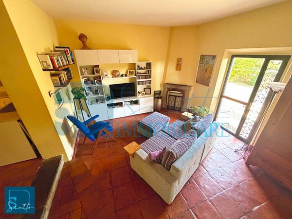 casa indipendente in vendita a Capraia e Limite