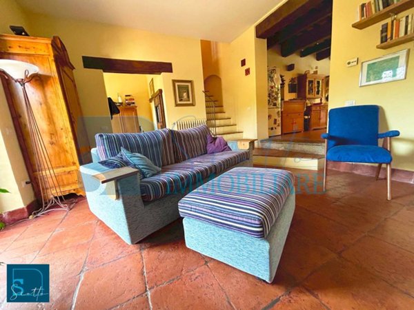 casa indipendente in vendita a Capraia e Limite