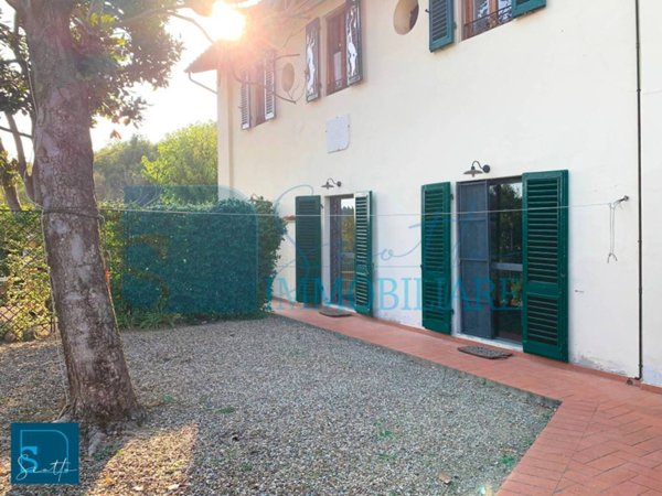 casa indipendente in vendita a Capraia e Limite