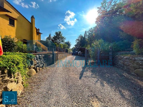 casa indipendente in vendita a Capraia e Limite