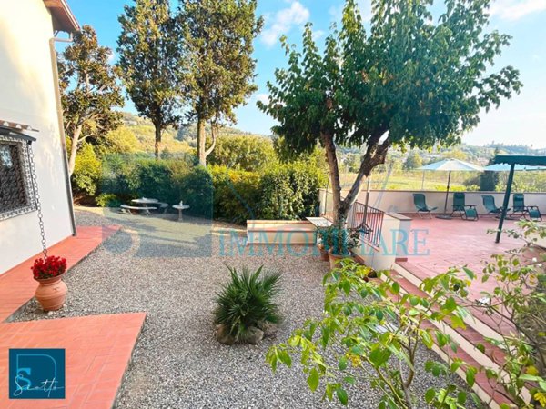 casa indipendente in vendita a Capraia e Limite