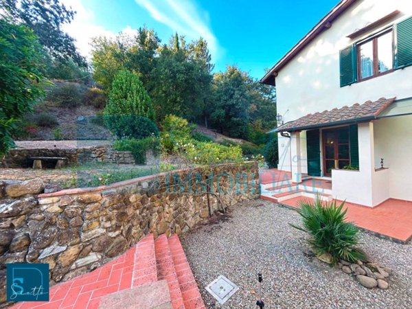 casa indipendente in vendita a Capraia e Limite