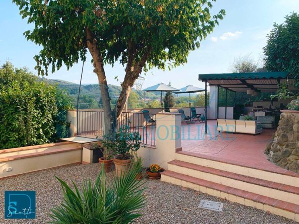 casa indipendente in vendita a Capraia e Limite