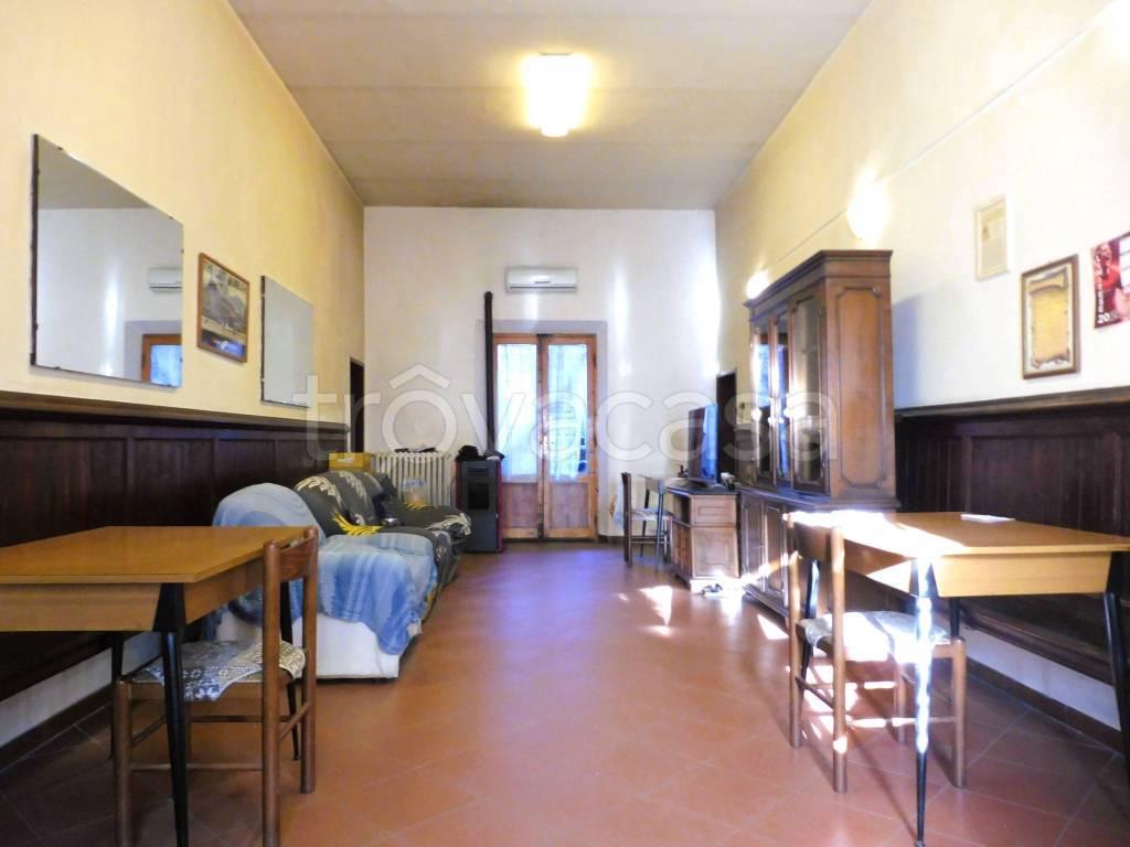 casa indipendente in vendita a Capraia e Limite