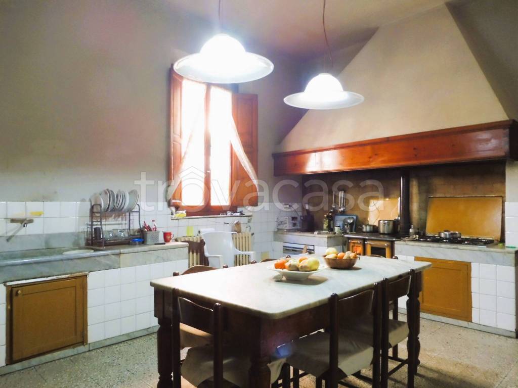 casa indipendente in vendita a Capraia e Limite