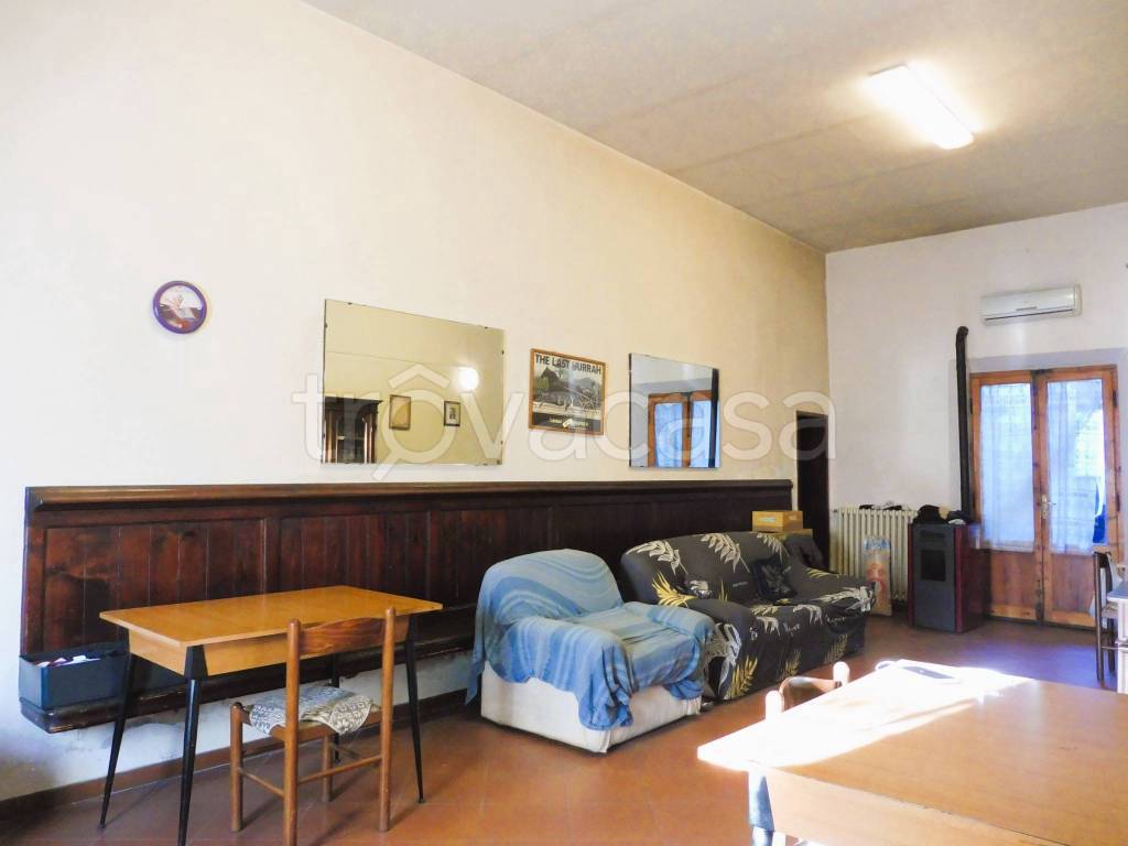 casa indipendente in vendita a Capraia e Limite