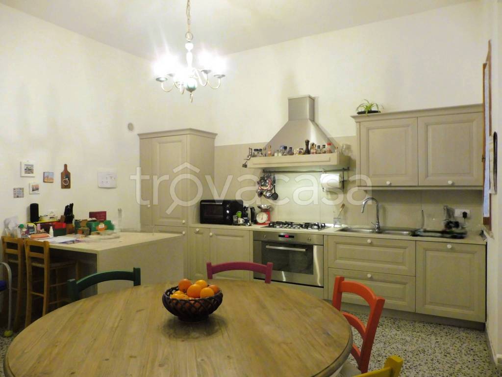 casa indipendente in vendita a Capraia e Limite