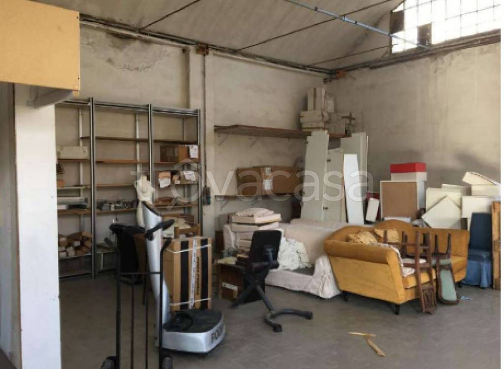 negozio in vendita a Capraia e Limite
