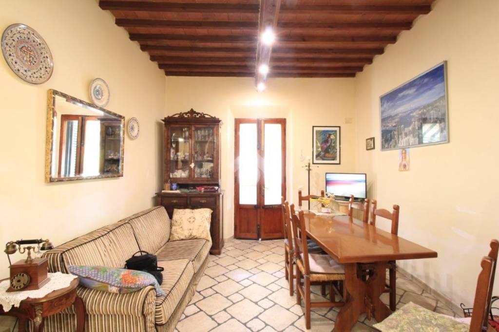 casa indipendente in vendita a Capraia e Limite in zona Limite sull' Arno