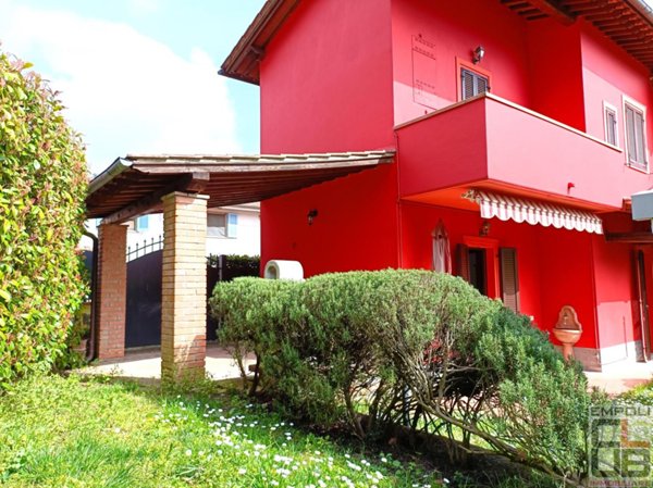 casa indipendente in vendita a Capraia e Limite