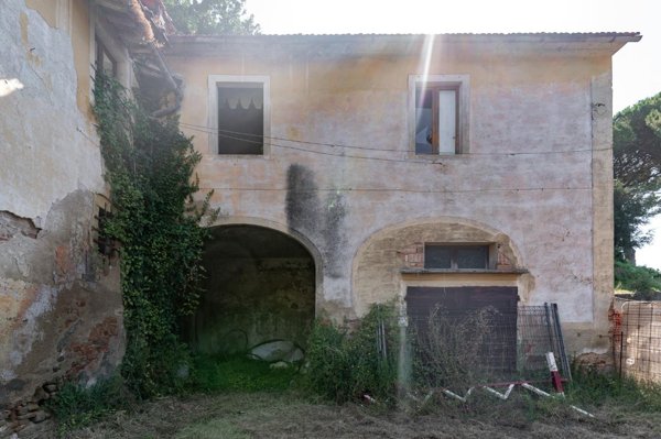 casa indipendente in vendita a Capraia e Limite