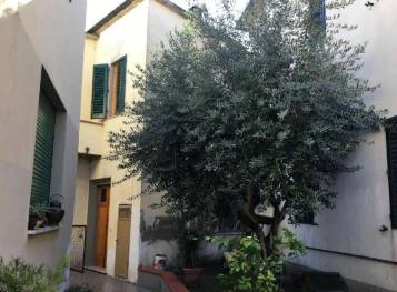 appartamento in vendita a Capraia e Limite