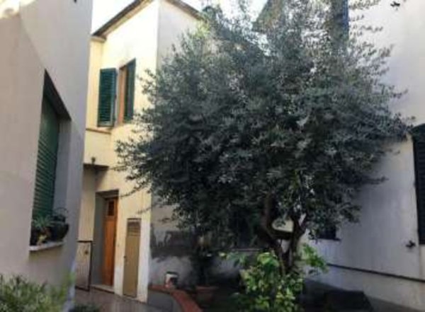 appartamento in vendita a Capraia e Limite