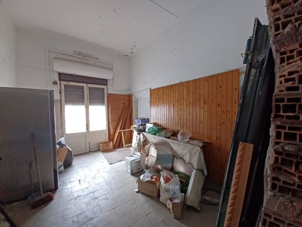 locale commerciale in vendita a Capraia e Limite in zona Limite sull' Arno