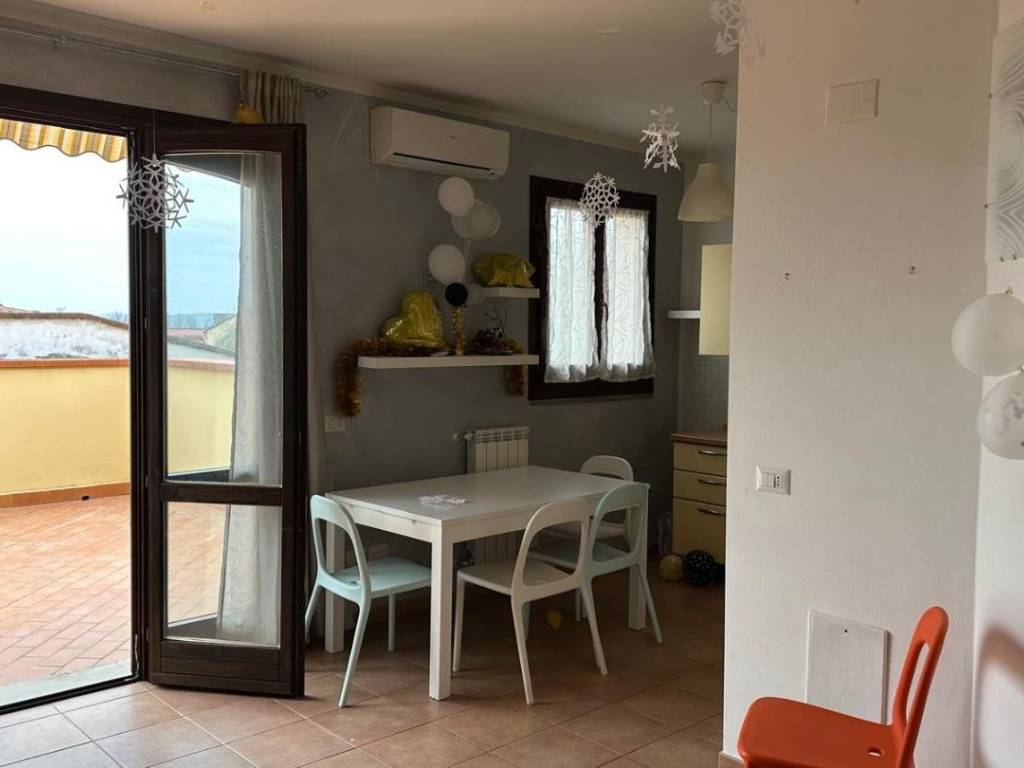 appartamento in vendita a Capraia e Limite in zona Limite sull' Arno