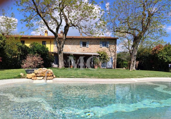 casa indipendente in vendita a Capraia e Limite