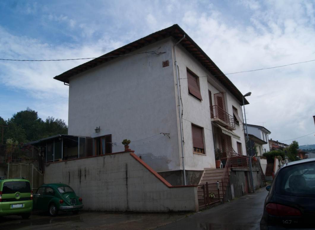 casa indipendente in vendita a Capraia e Limite