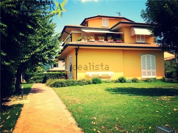 casa indipendente in vendita a Capraia e Limite