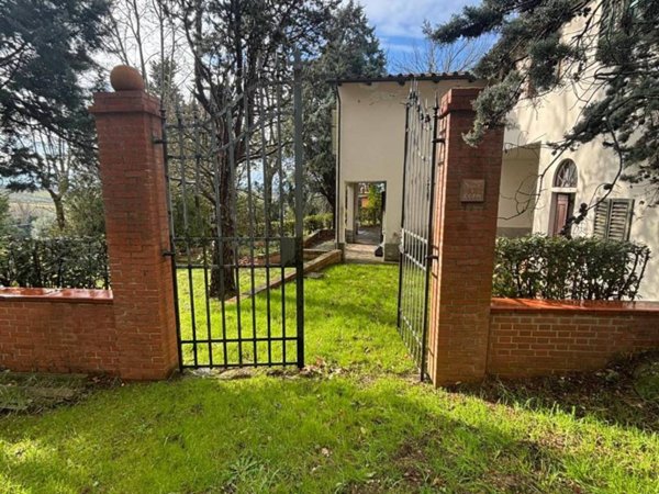 casa indipendente in vendita a Capraia e Limite
