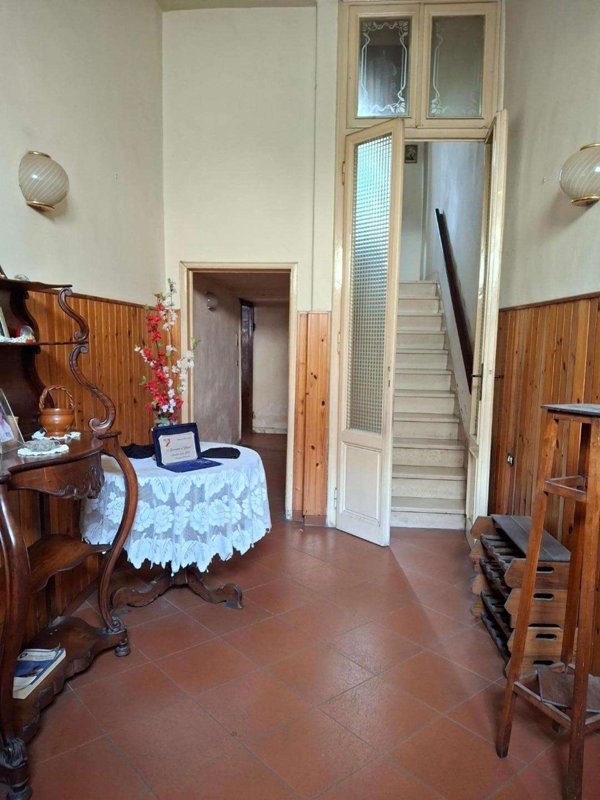 intera palazzina in vendita a Capraia e Limite in zona Limite sull' Arno