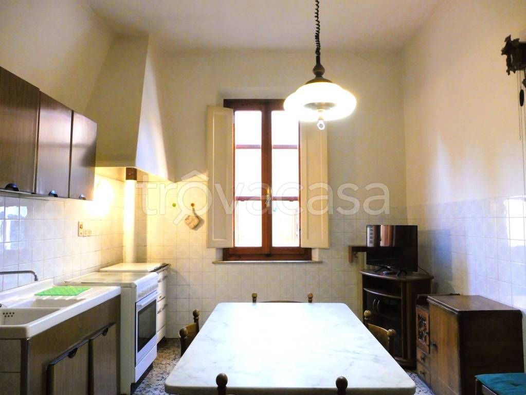 casa indipendente in vendita a Capraia e Limite