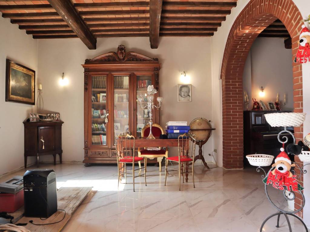casa indipendente in vendita a Capraia e Limite