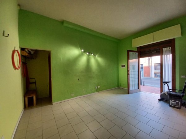 locale commerciale in vendita a Capraia e Limite
