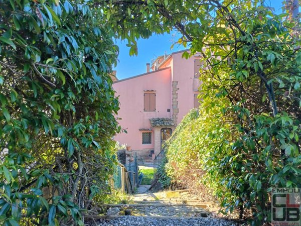 casa semindipendente in vendita a Capraia e Limite