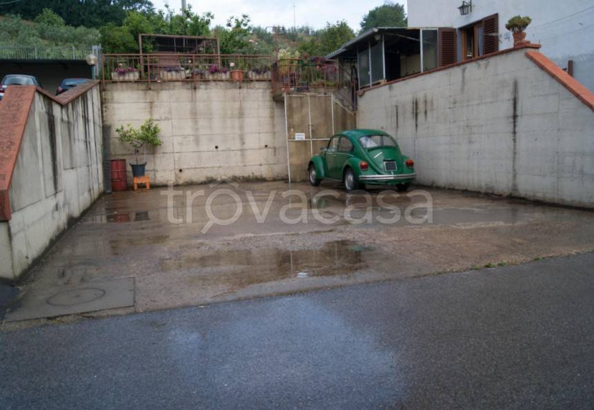 appartamento in vendita a Capraia e Limite