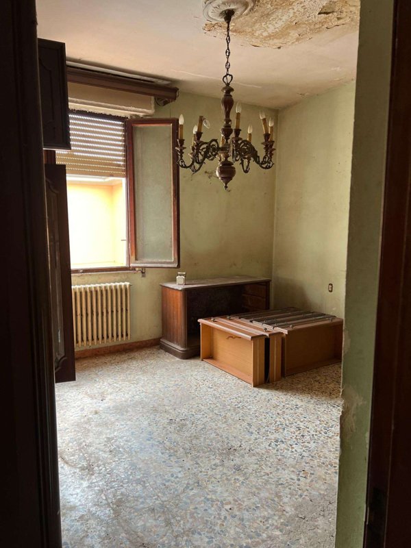 intera palazzina in vendita a Capraia e Limite in zona Limite sull' Arno