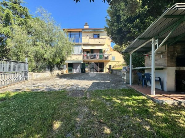 appartamento in vendita a Capraia e Limite in zona Limite sull' Arno