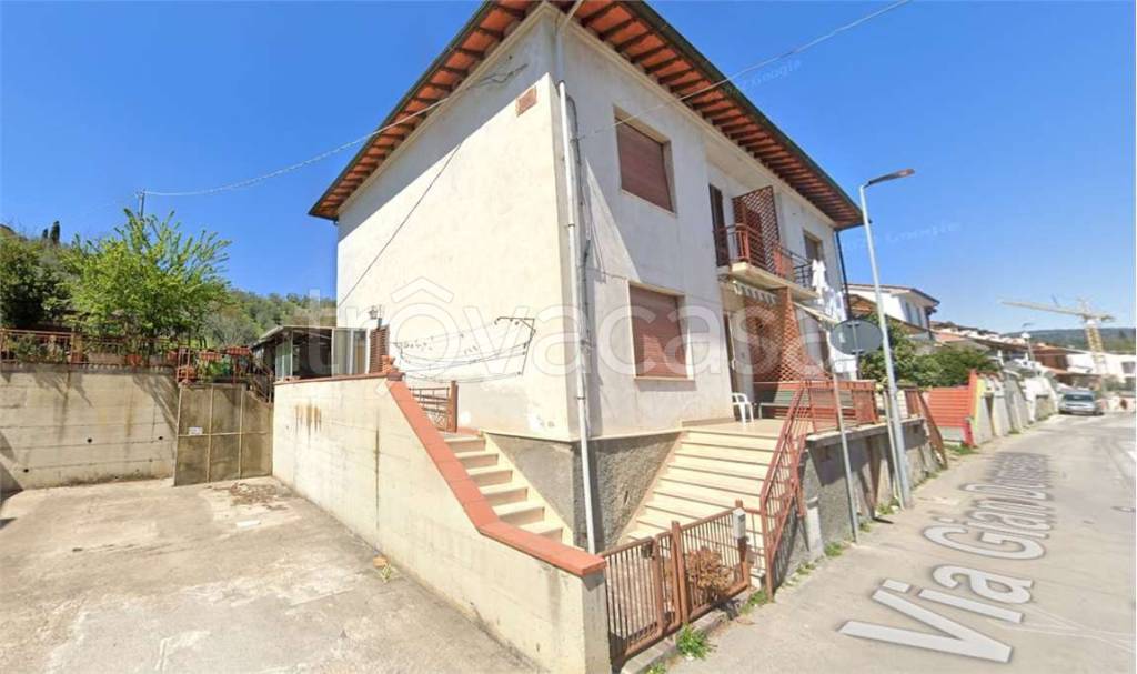 appartamento in vendita a Capraia e Limite