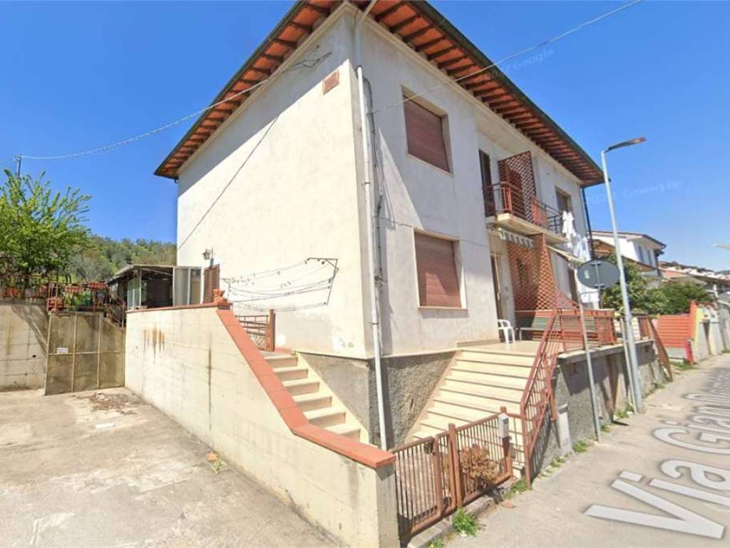 appartamento in vendita a Capraia e Limite