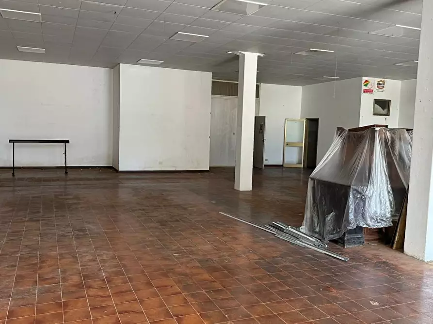negozio in vendita a Capraia e Limite