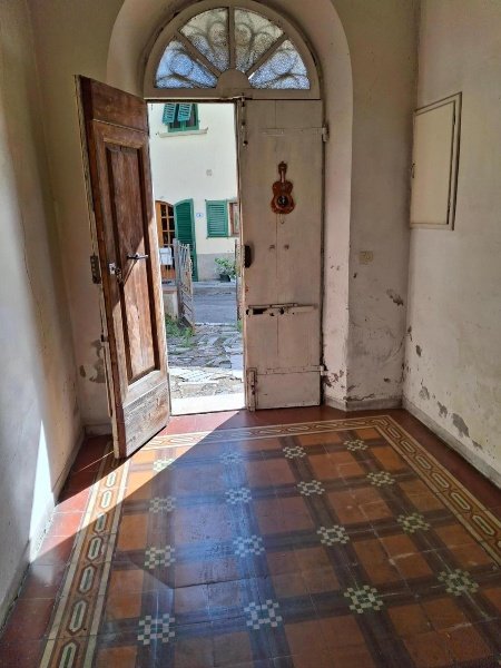 casa indipendente in vendita a Capraia e Limite in zona Limite sull' Arno