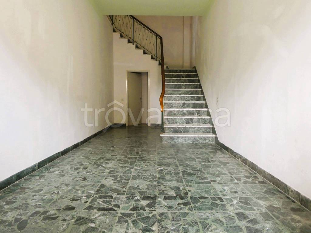 casa indipendente in vendita a Capraia e Limite