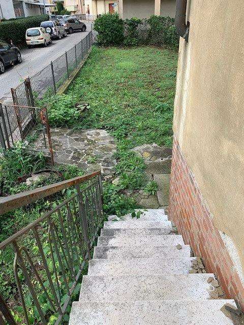 intera palazzina in vendita a Capraia e Limite in zona Limite sull' Arno