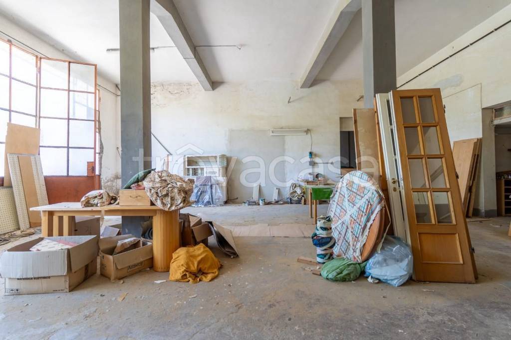 negozio in vendita a Capraia e Limite in zona Limite sull' Arno