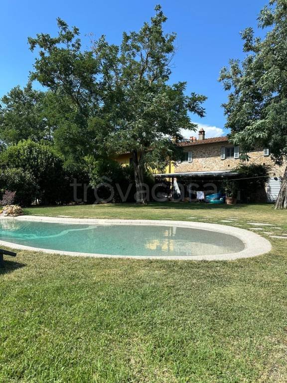 casa indipendente in vendita a Capraia e Limite in zona Castra