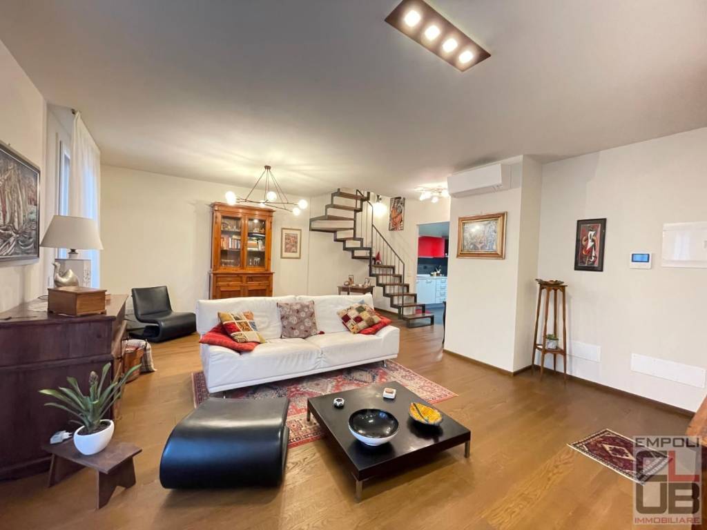 casa indipendente in vendita a Capraia e Limite