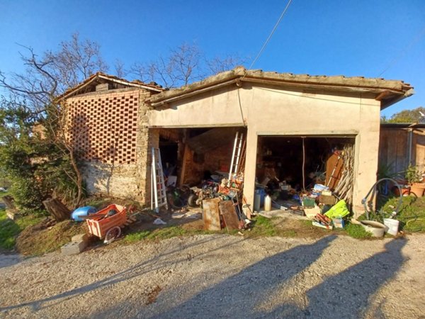 casa indipendente in vendita a Capraia e Limite in zona Castra
