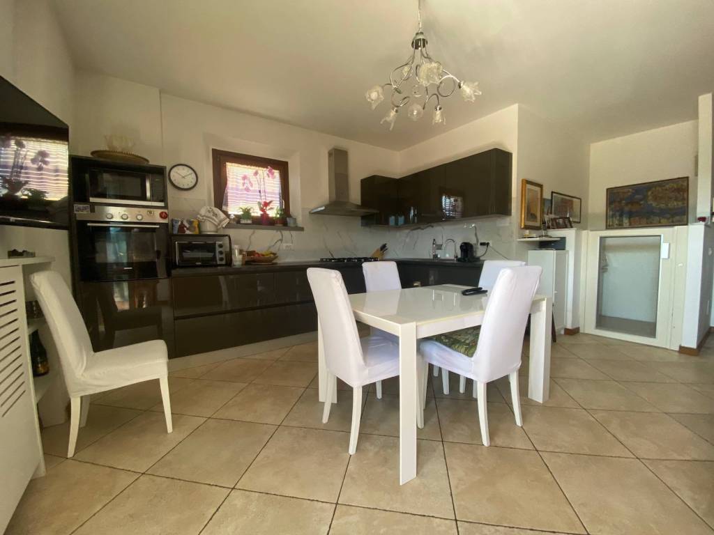 appartamento in vendita a Capraia e Limite